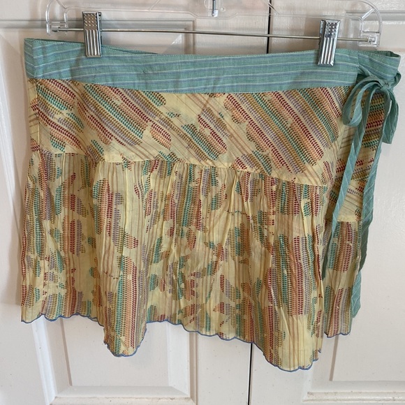 Short Sporty Wrap Around  Skirt - Picture 4 of 4